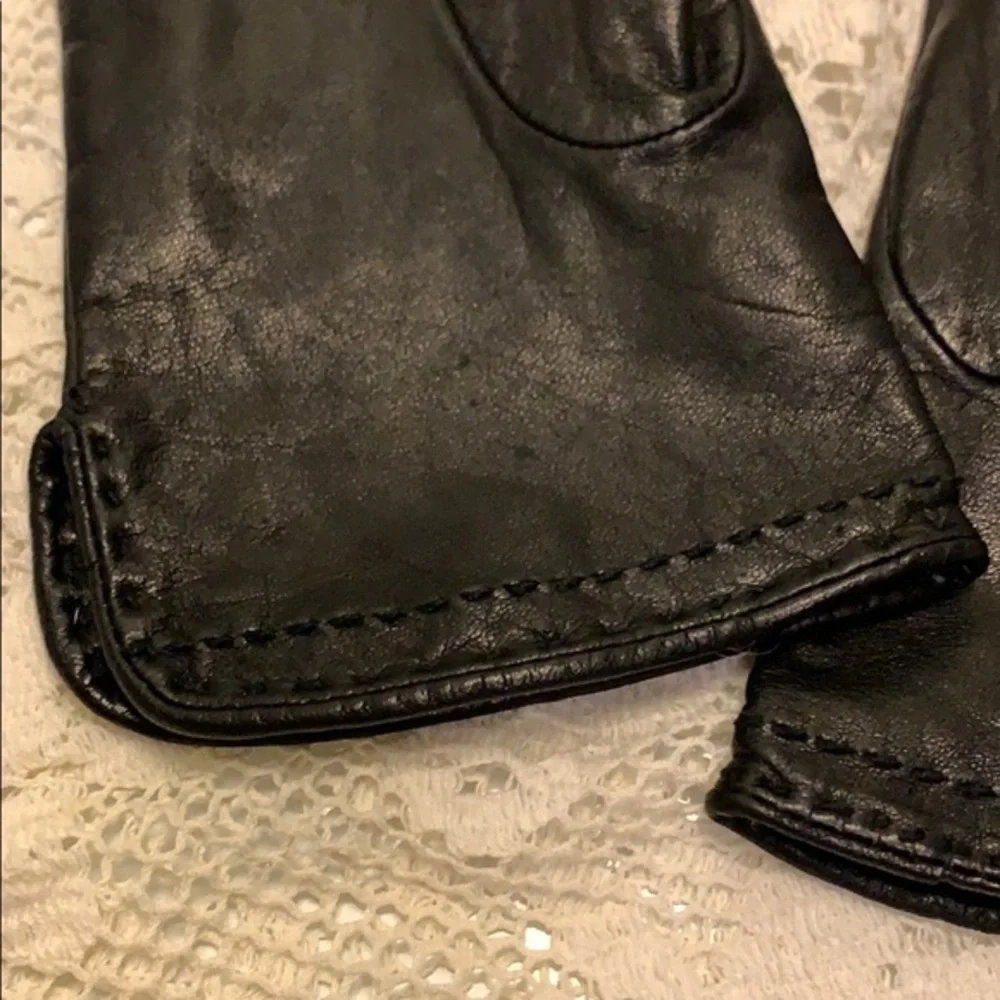 Grandoe Leather Gloves Size Small Pre owned